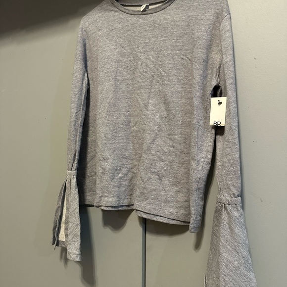 ❤️bp - Gray Ruffled Bell Sleeve Top (XS) - Picture 3 of 10